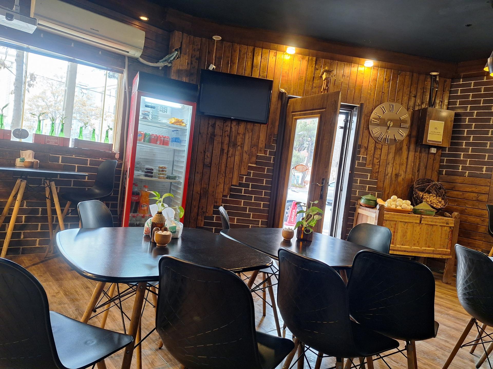 عکس کافه رستوران مادام