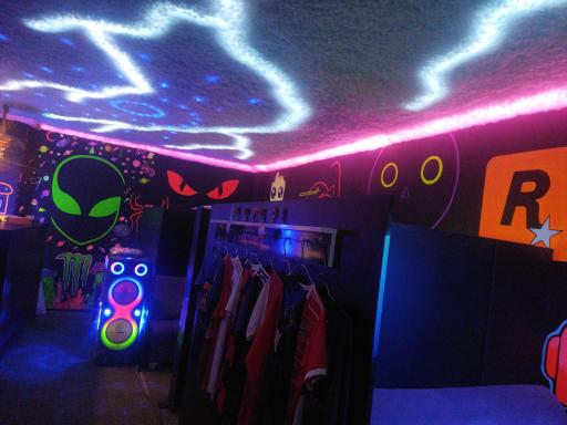 عکس گیم نت جوان