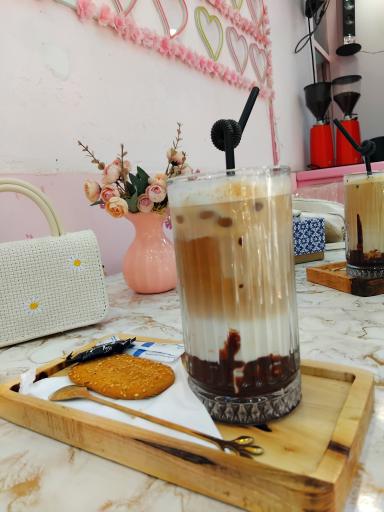 عکس کافه صورتی