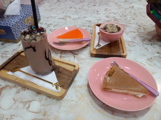 عکس کافه صورتی