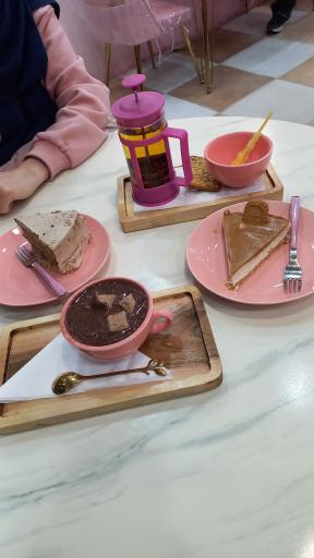 عکس کافه صورتی