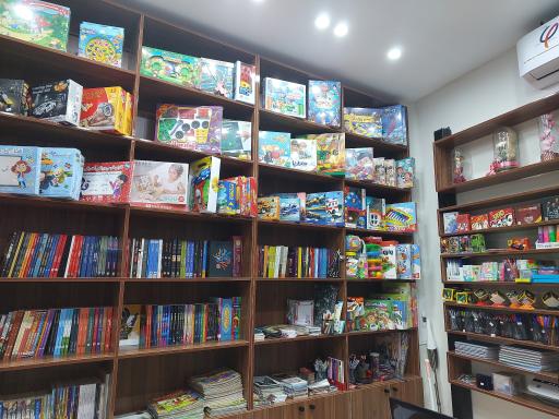 عکس کتاب فروشی هایکو 