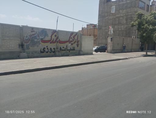 عکس پارکینگ بزرگ روشن