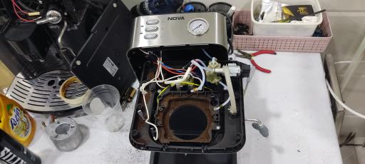 عکس تعمیرات قهوه ساز زحمتکش 