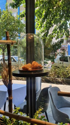 عکس کافه شیرینی فم‌ شیک