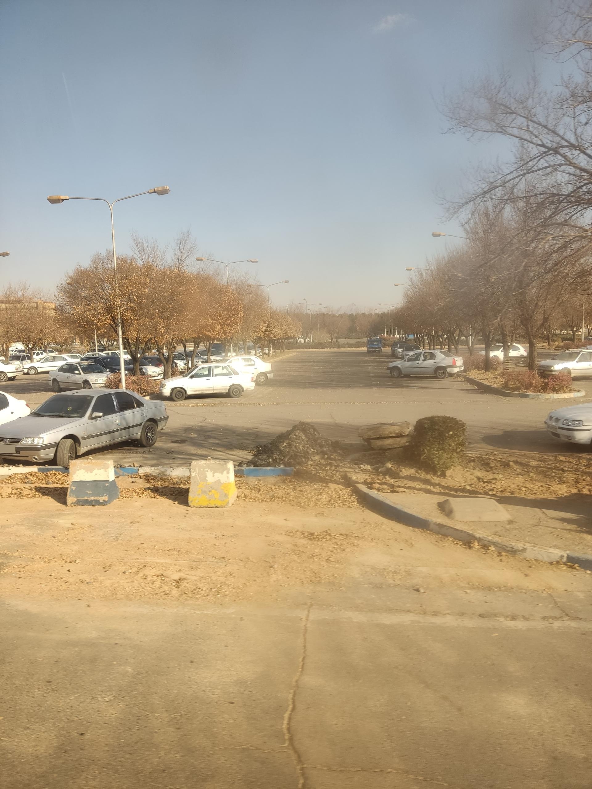 عکس پارکینگ ساختمان توحید 