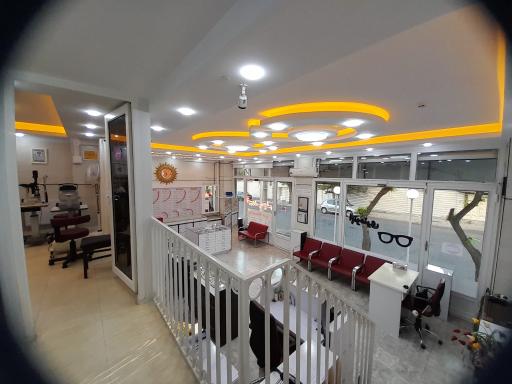 عکس اپتومتری و عینک نورا