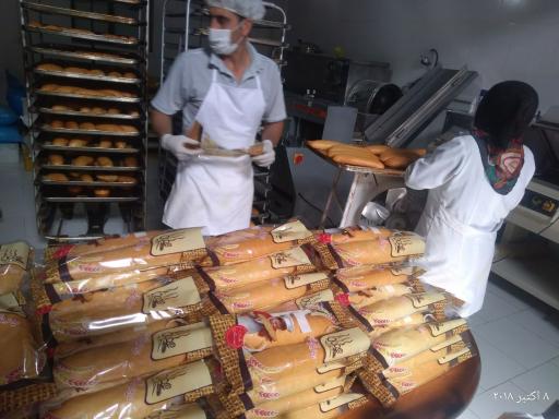 عکس مجتمع تولیدی عطر نان حجیم