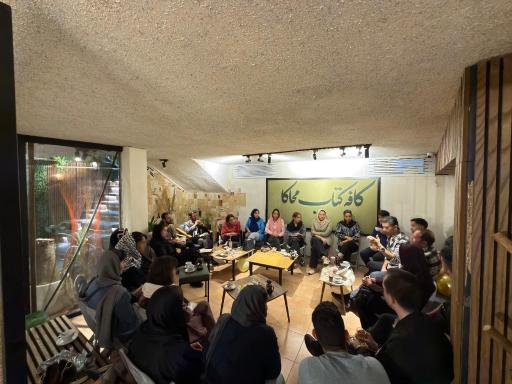 عکس کافه کتاب محاکا