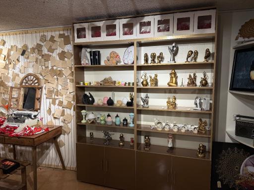 عکس کافه کتاب محاکا