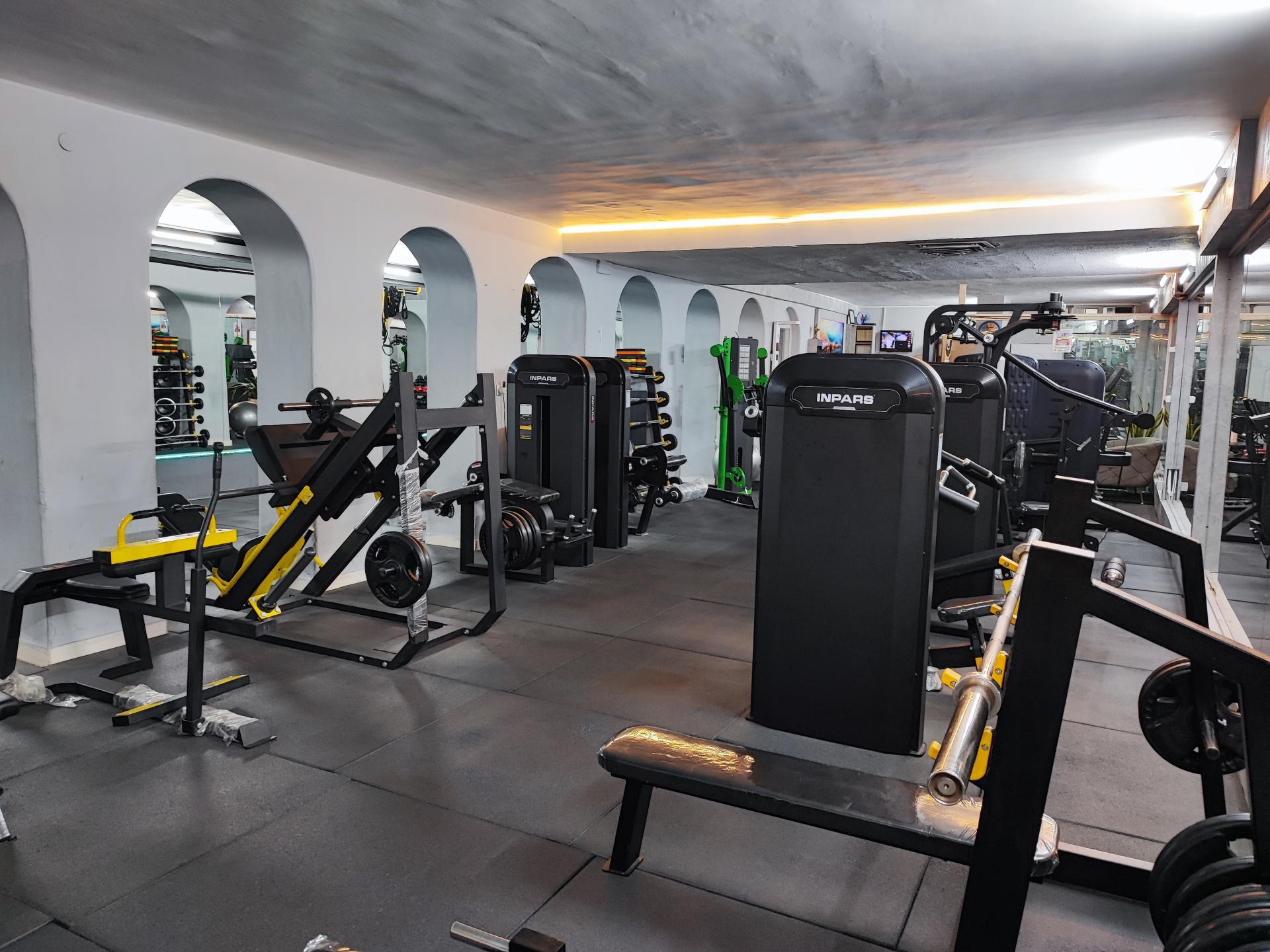 عکس باشگاه بدنسازی دنیای قدرت