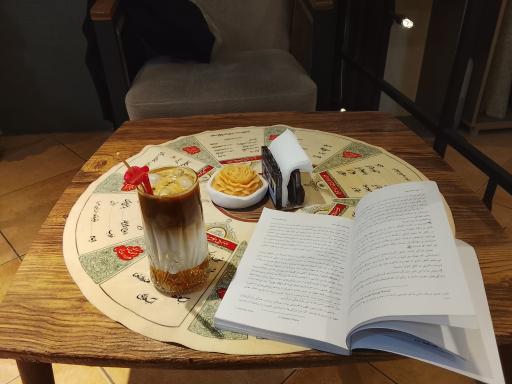 عکس کافه کتاب محاکا