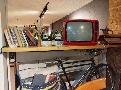 عکس کافه کتاب محاکا