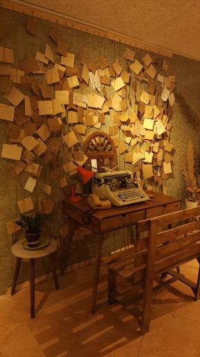 عکس کافه کتاب محاکا