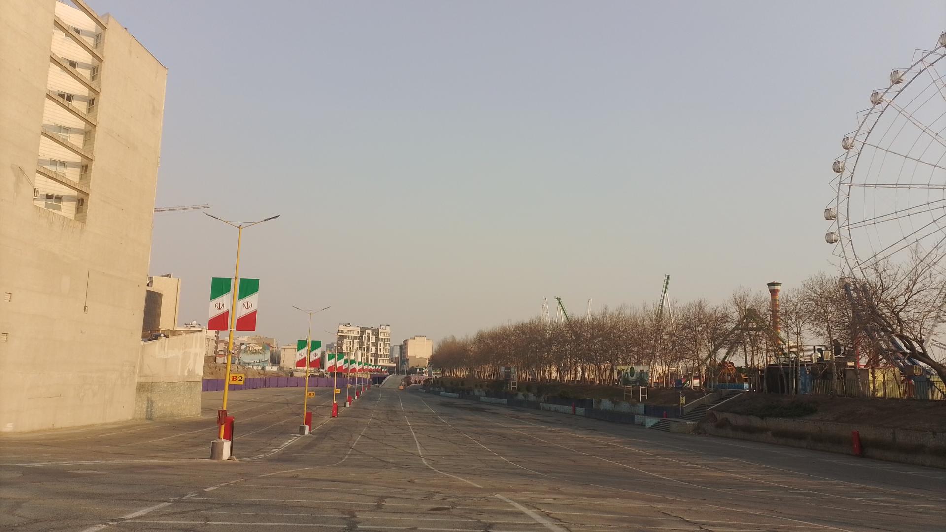 عکس پارکینگ شهربازی ارم 2