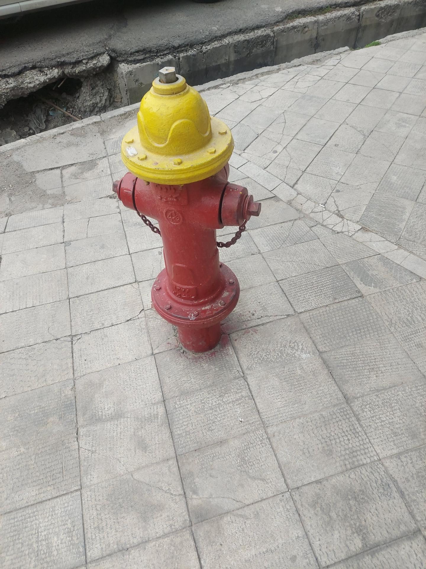 عکس شیر هیدرانت آتش نشانی