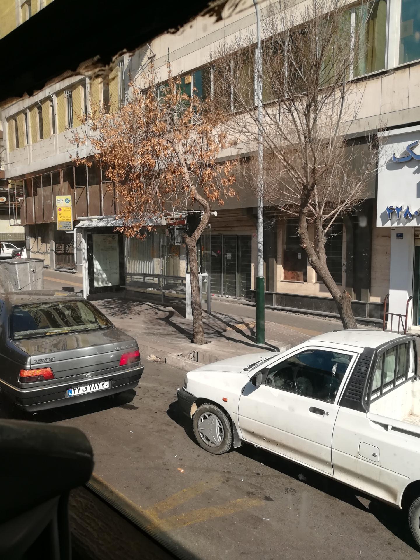 عکس ایستگاه اتوبوس کریمخان