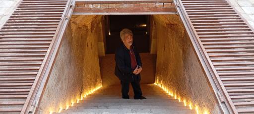 عکس عمارت تاریخی قطب