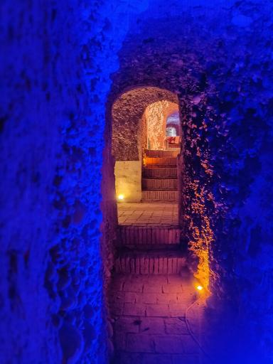 عکس عمارت تاریخی قطب