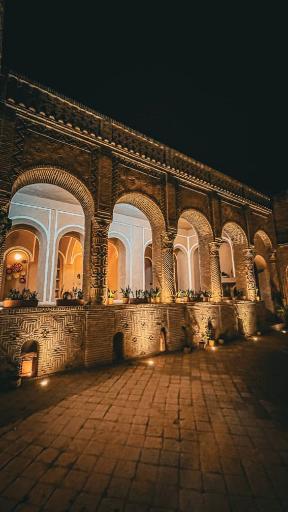 عکس عمارت تاریخی قطب