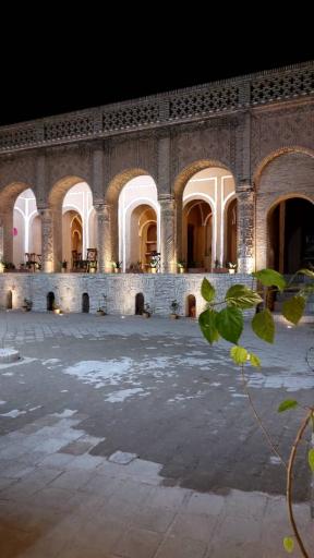 عکس عمارت تاریخی قطب