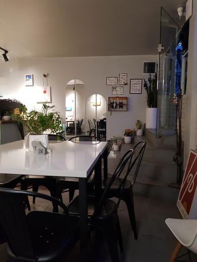 عکس کافه ماجرا