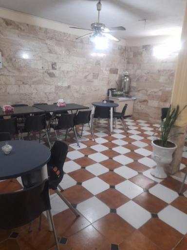 عکس صبحانه سرای یزد جوان