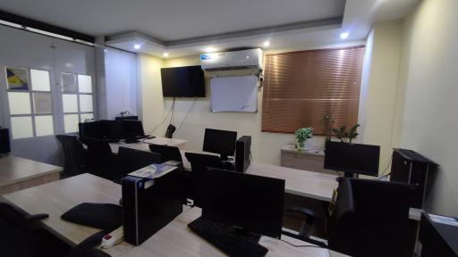 عکس آموزشگاه فنی و حرفه ای گام نو