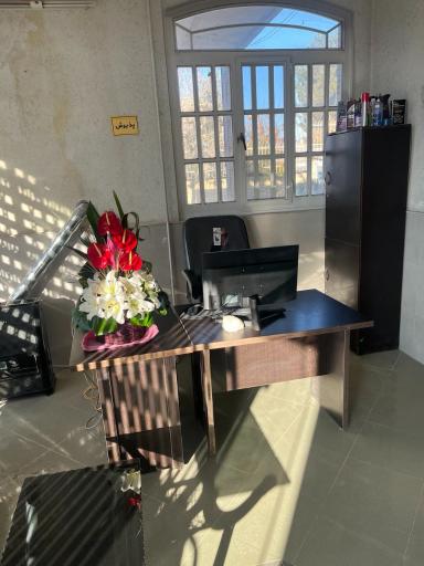 عکس تعمیرگاه و مکانیکی خودرو پرگاس