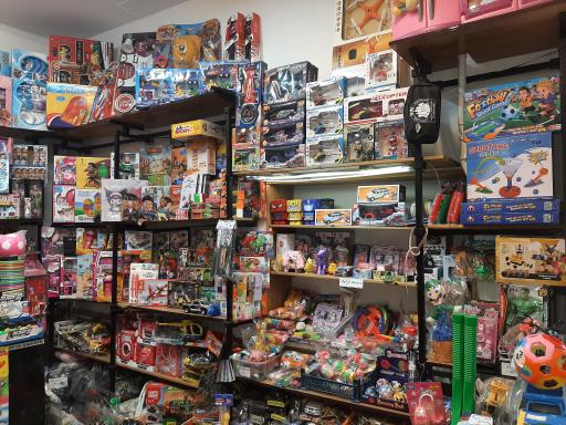 پوشاک بچه گانه و اسباب بازی فاموکیدز