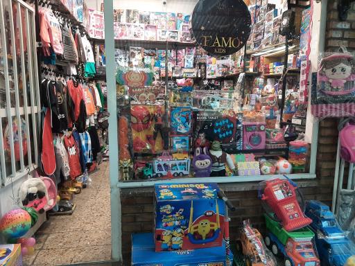 پوشاک بچه گانه و اسباب بازی فاموکیدز