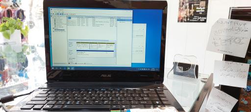 عکس دفتر مهندسی و کامپیوتر آریاسیستم