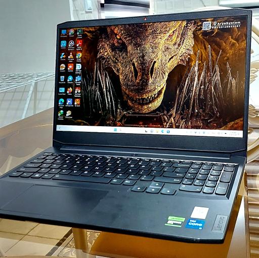 عکس دفتر مهندسی و کامپیوتر آریاسیستم