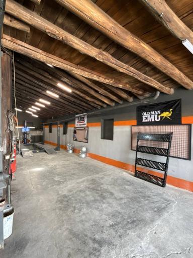 عکس تیم ورک گاراژ