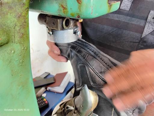 عکس دوردوزی کفش با چرخ صنعتی استاد سلطانی