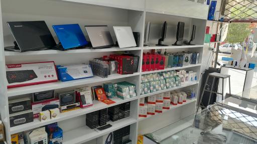 عکس دفتر مهندسی و کامپیوتر آریاسیستم