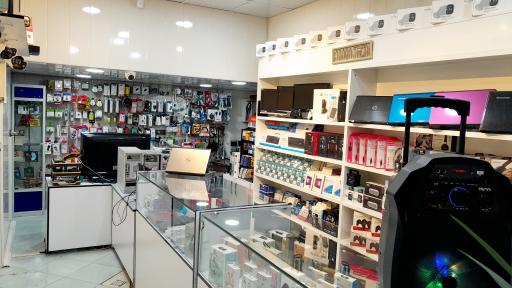 عکس دفتر مهندسی و کامپیوتر آریاسیستم