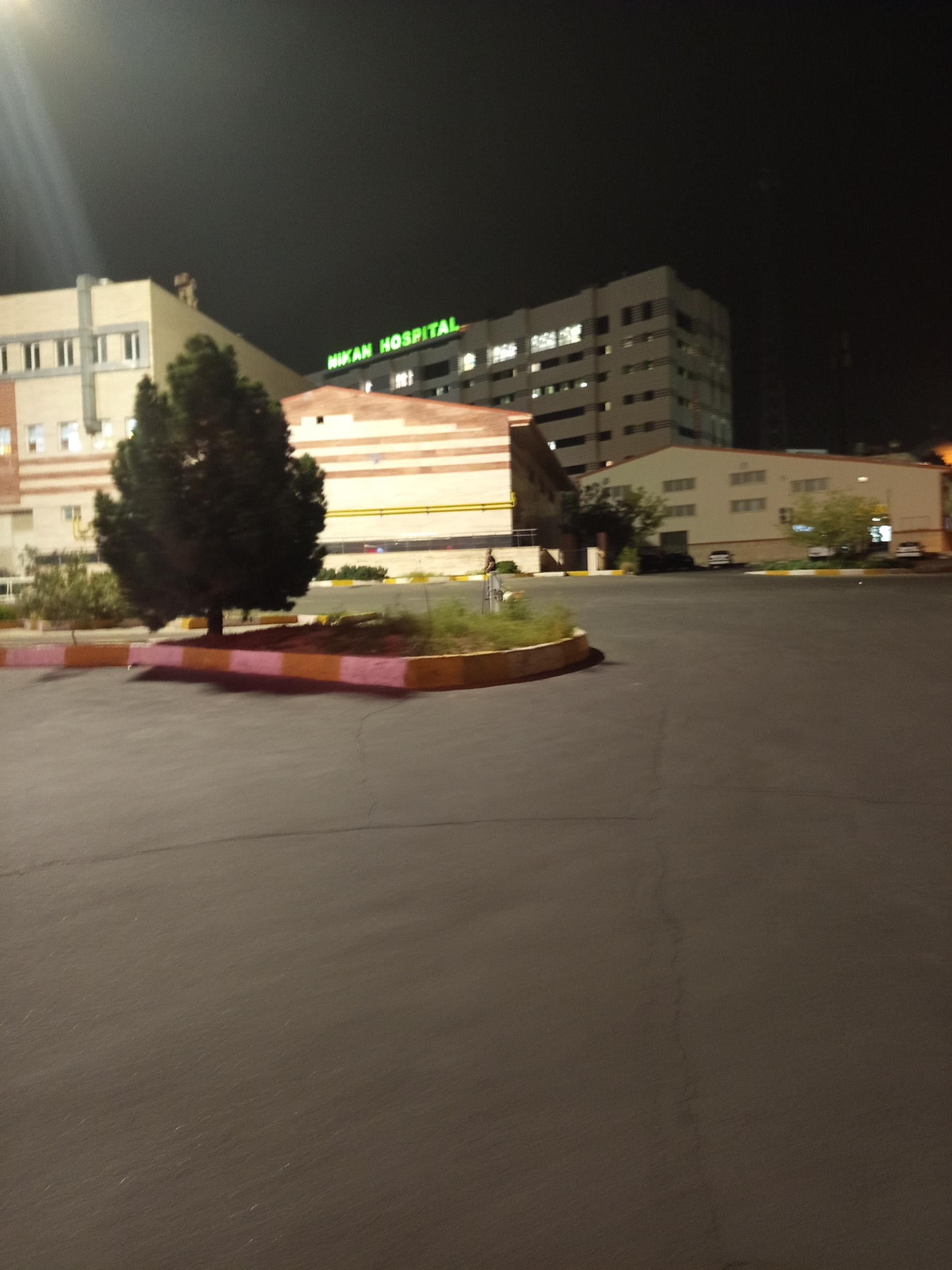 عکس پارکینگ مجموعه ورزشی حکیمیه