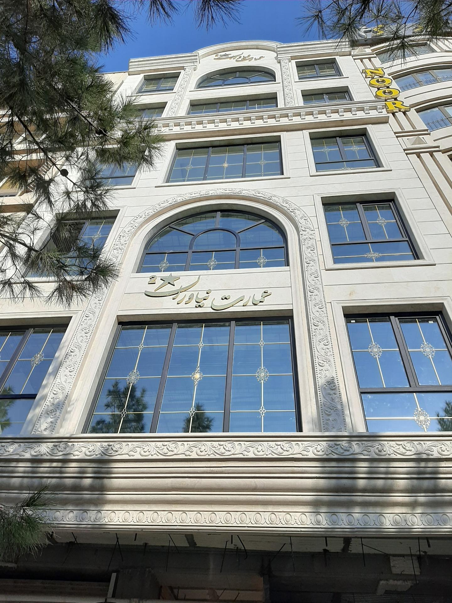 عکس عمارت نیاوران 2