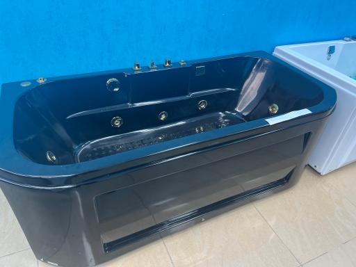 عکس کاشی و سرامیک علیرضا بنده مسئول شعبه ۳