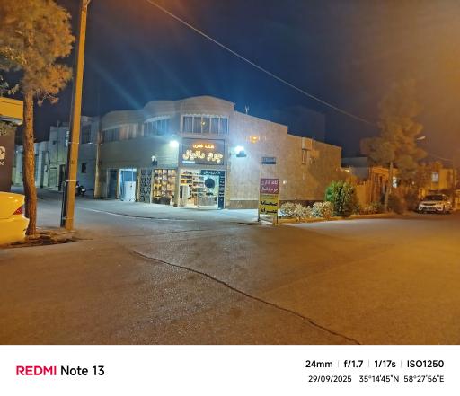 عکس کافه گالری چرم دانیال