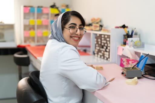 عکس کلینیک دندانسازی و دندانپزشکی روشنا
