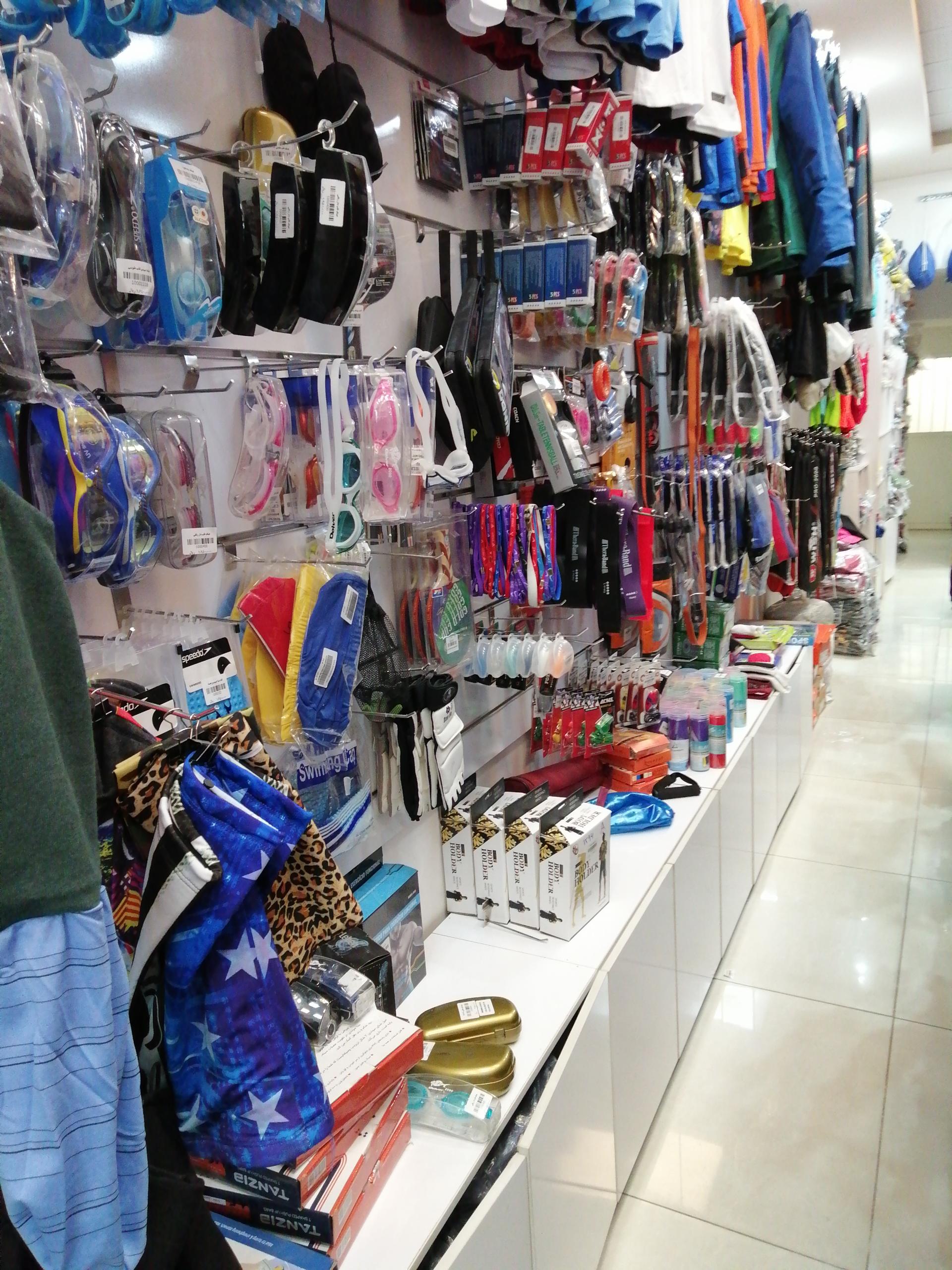 عکس فروشگاه لوازم ورزشی فیفا