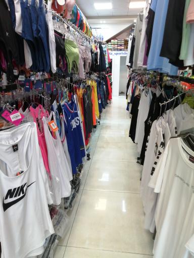 عکس فروشگاه لوازم ورزشی فیفا