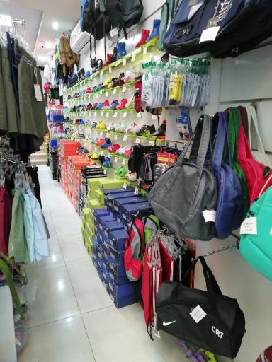 عکس فروشگاه لوازم ورزشی فیفا