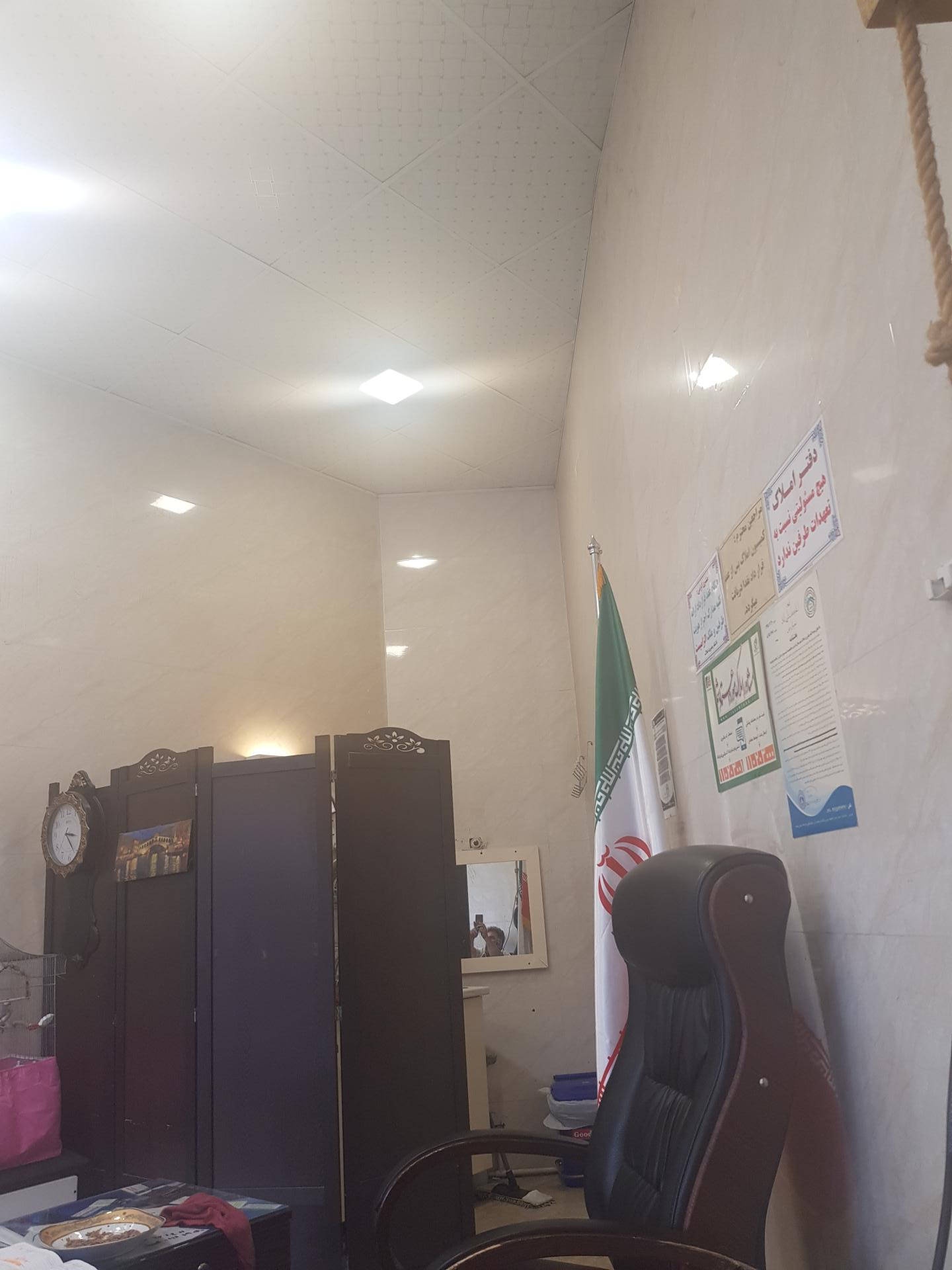 عکس مشاور املاک آساک
