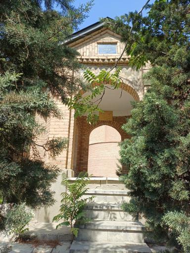 عکس مقبره قهرمان میرزا سالور عین السلطنه
