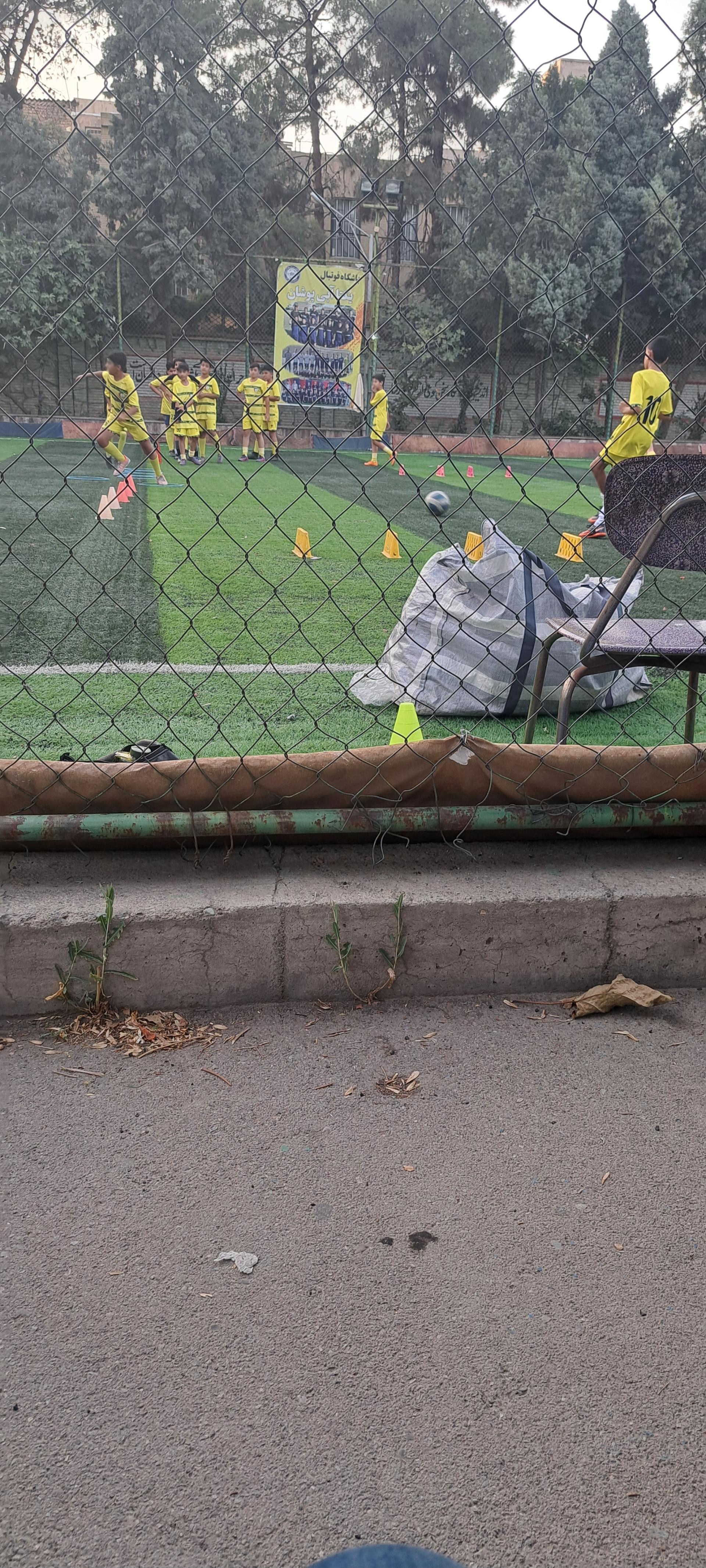 عکس زمین‌ چمن‌ مصنوعی