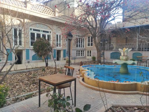 عکس عمارت شیرخورشیدی 