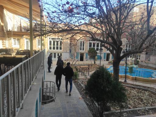 عمارت شیرخورشیدی 